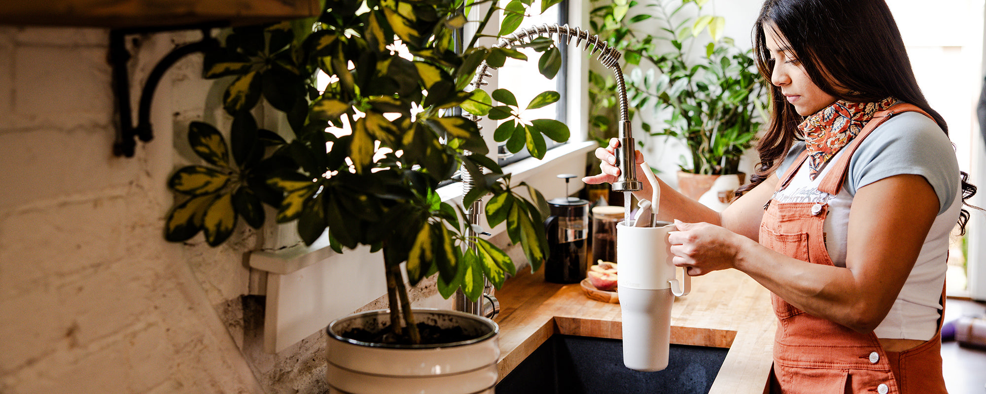 Refilling tumbler with lid