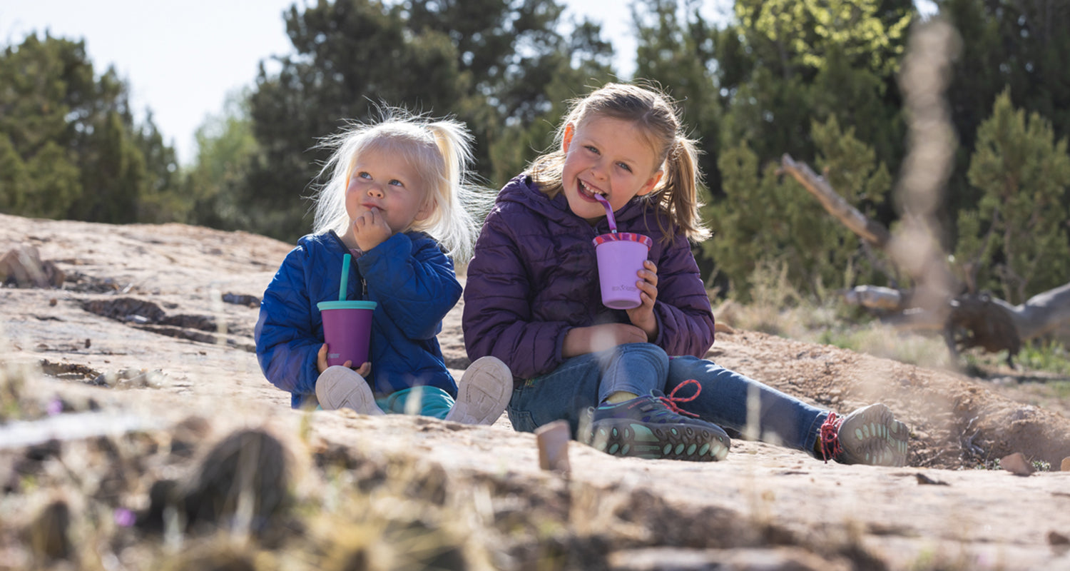 Kid's Cup with steel straw - 2 kids playing