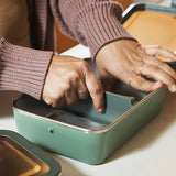 Putting dividers into food lunch box